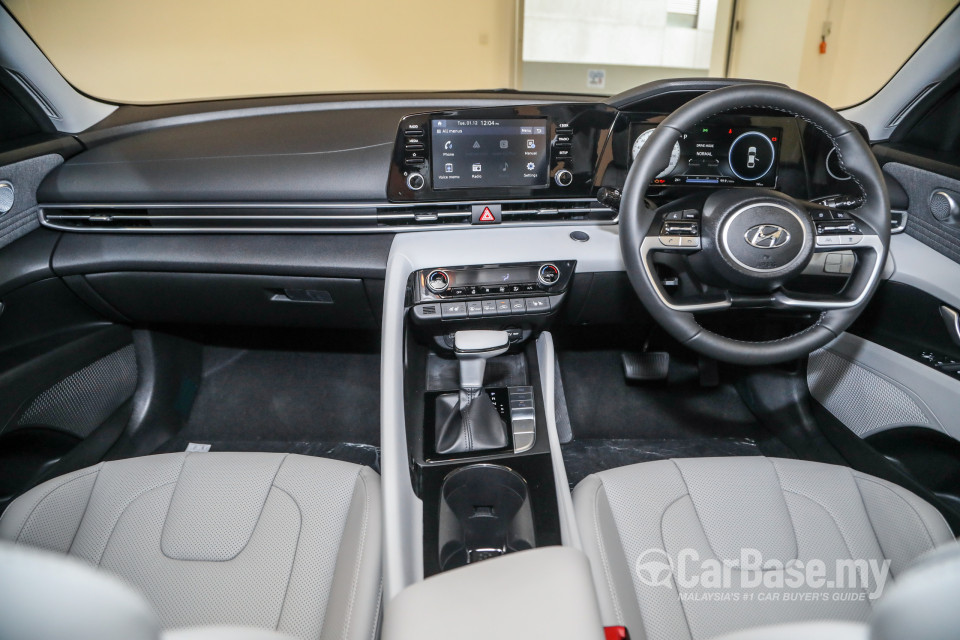 Hyundai Elantra CN7 (2020) Interior