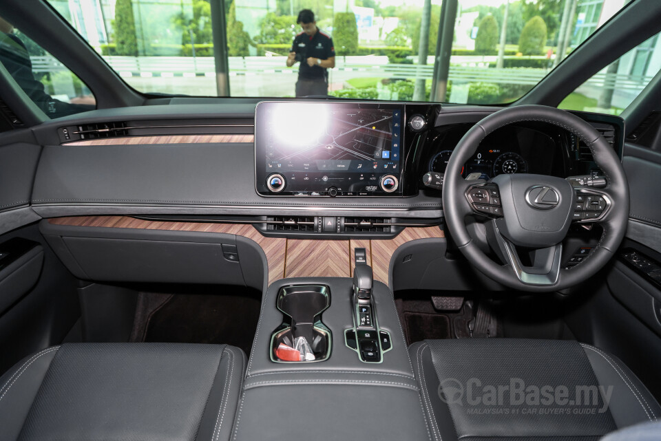 Lexus LM AW10 (2024) Interior