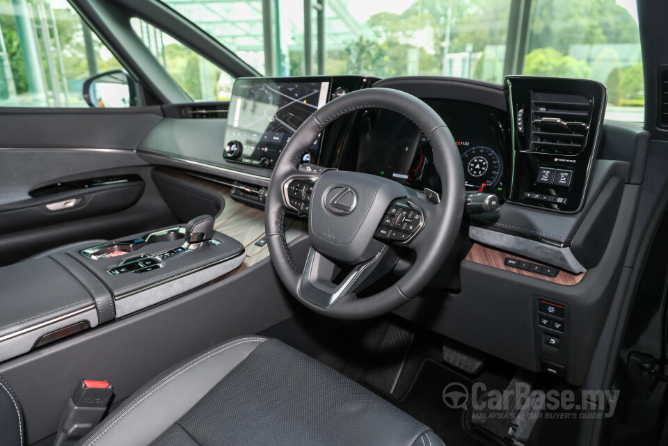 Lexus LM AW10 (2024) Interior