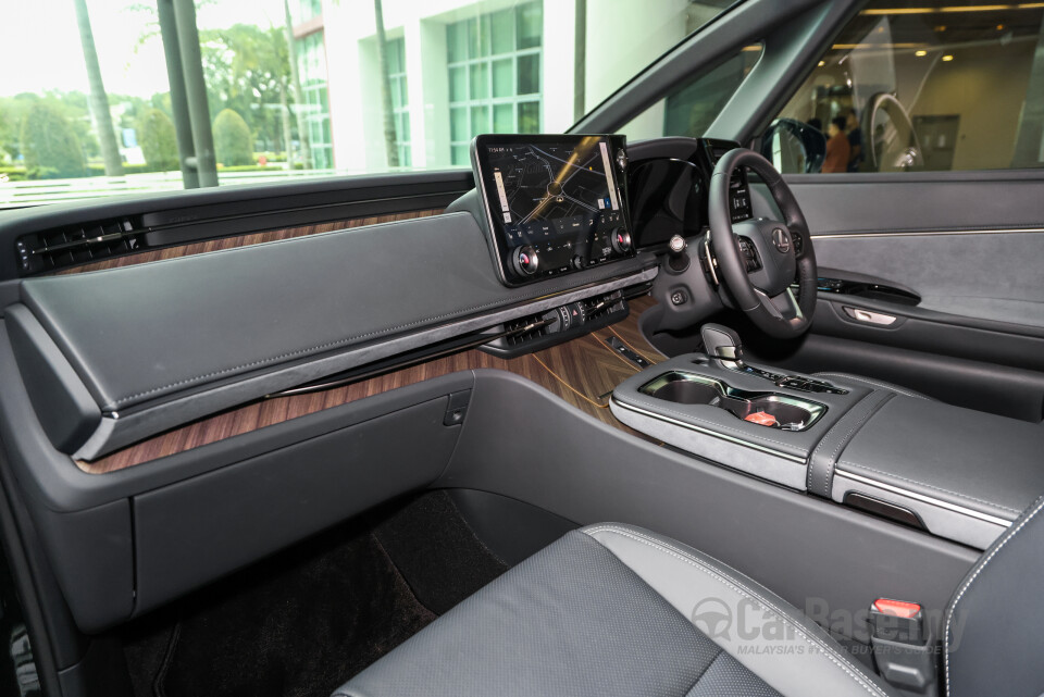 Lexus LM AW10 (2024) Interior