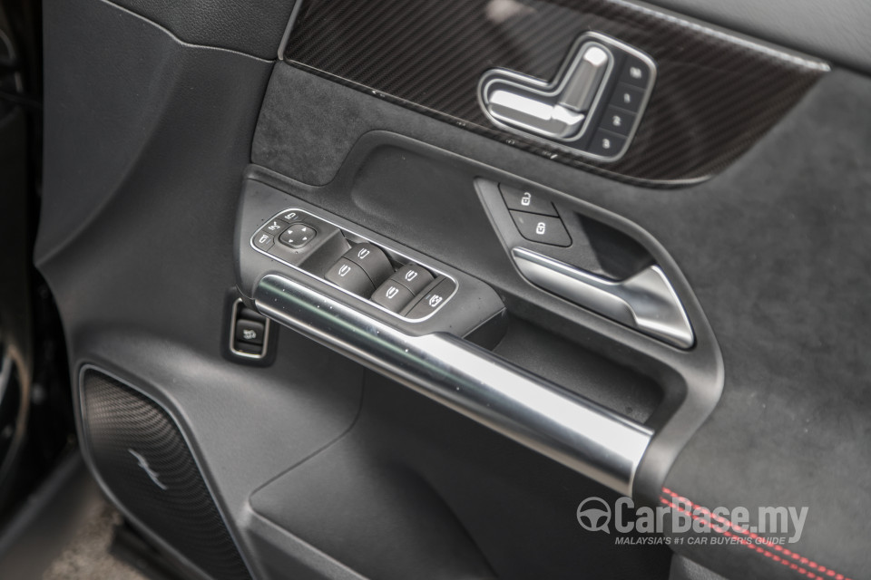 Mercedes-Benz AMG GLA H247 (2022) Interior