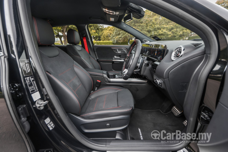Mercedes-Benz AMG GLA H247 (2022) Interior