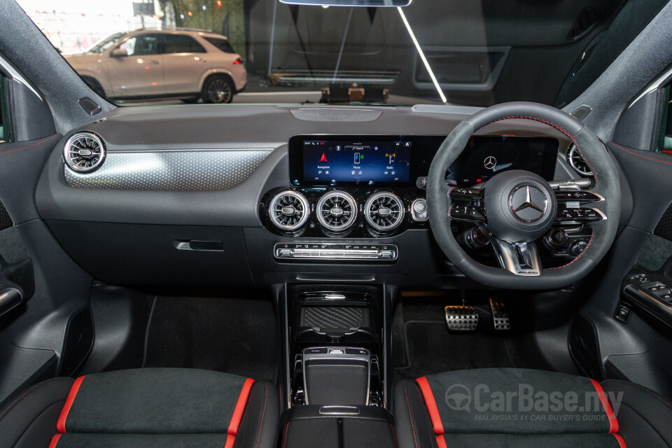 Mercedes-Benz AMG GLA H247 Facelift (2024) Interior