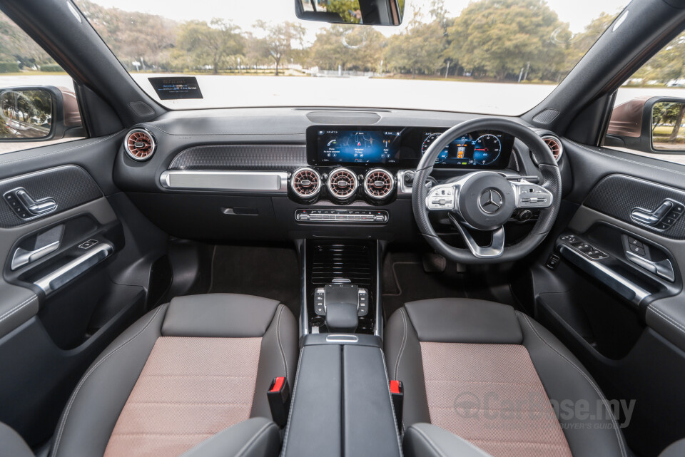 Mercedes-Benz EQB X243 (2022) Interior