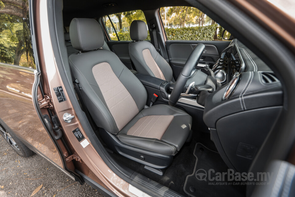 Mercedes-Benz EQB X243 (2022) Interior