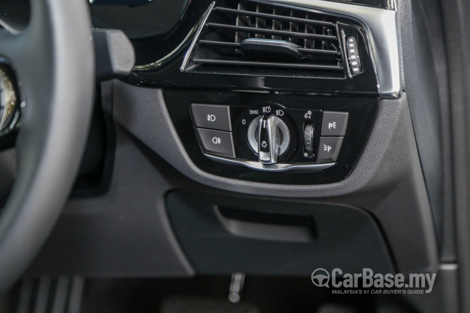 BMW 5 Series G30 (2017) Interior