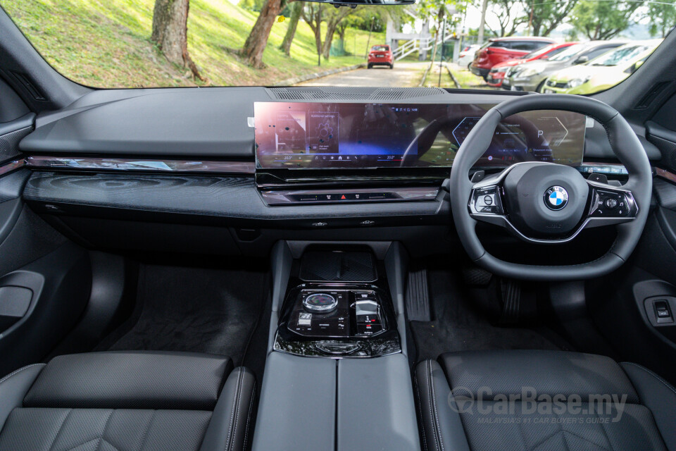 BMW 5 Series G60 (2024) Interior