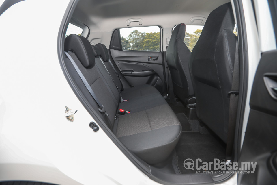 Suzuki Swift Sport ZC33S (2021) Interior