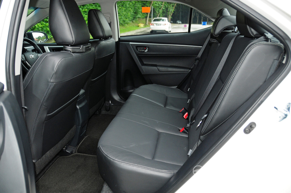 Toyota Corolla E170 (2014) Interior