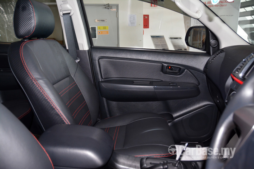 Toyota Hilux N70 Facelift (2011) Interior