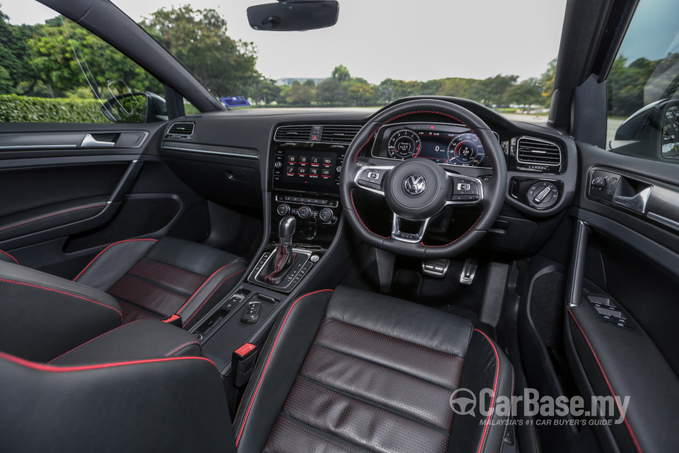 Volkswagen Golf GTI Mk7.5 (2018) Interior