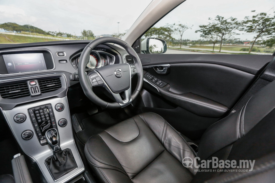 Volvo V40 Mk1 Facelift (2017) Interior